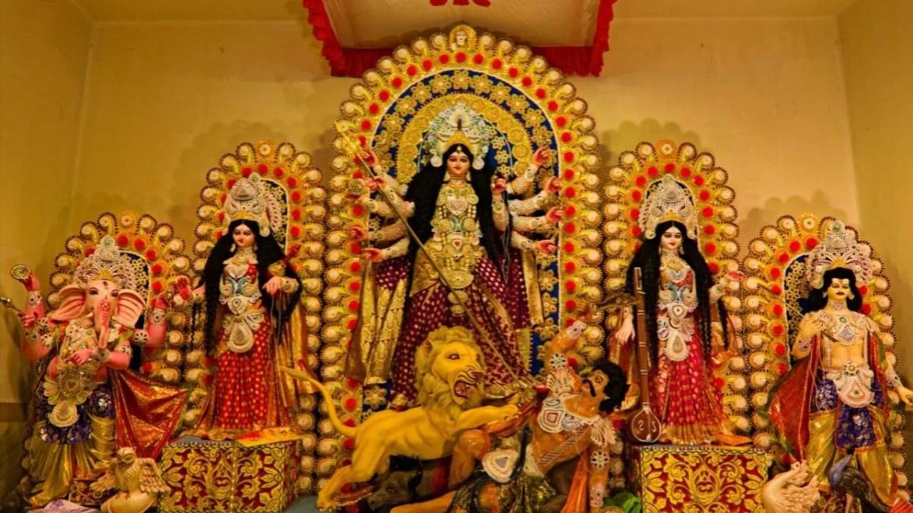 Beyond Kolkata: 5 Destinations in West Bengal to Experience Durga Puja With a Unique Flavour