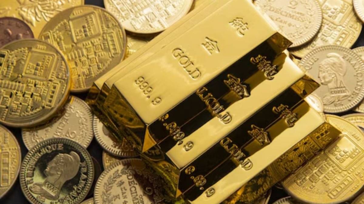 Gold Hits Record High As Dollar Weakens, Fed Cut Hopes Grow