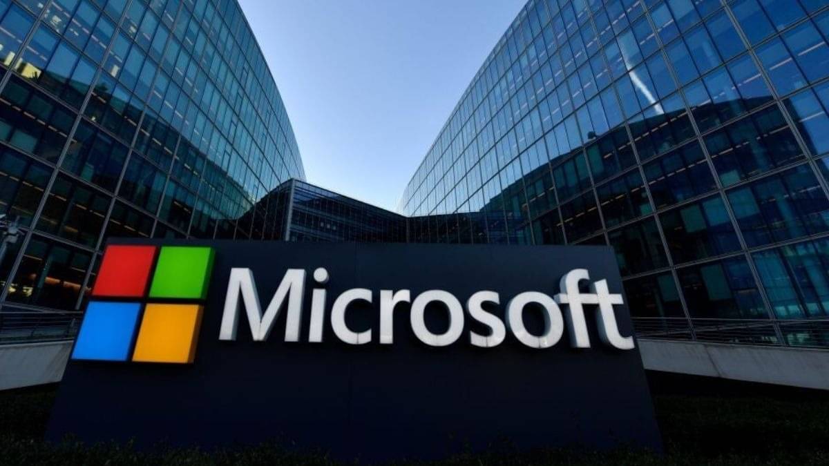Microsoft, JPMorgan Issue Memos To H-1B Visa Employees – Details