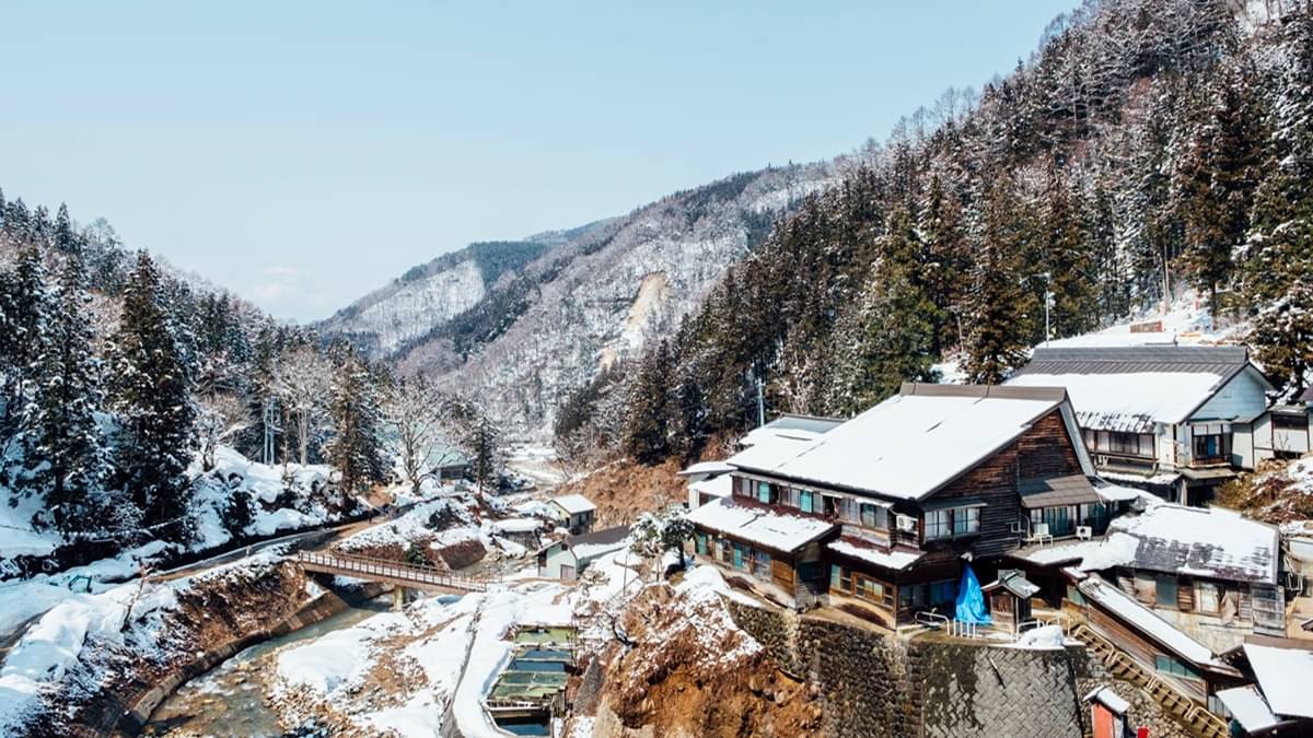 New Year 2026: Visit These 5 Places To Witness Snowfall Near Delhi This December