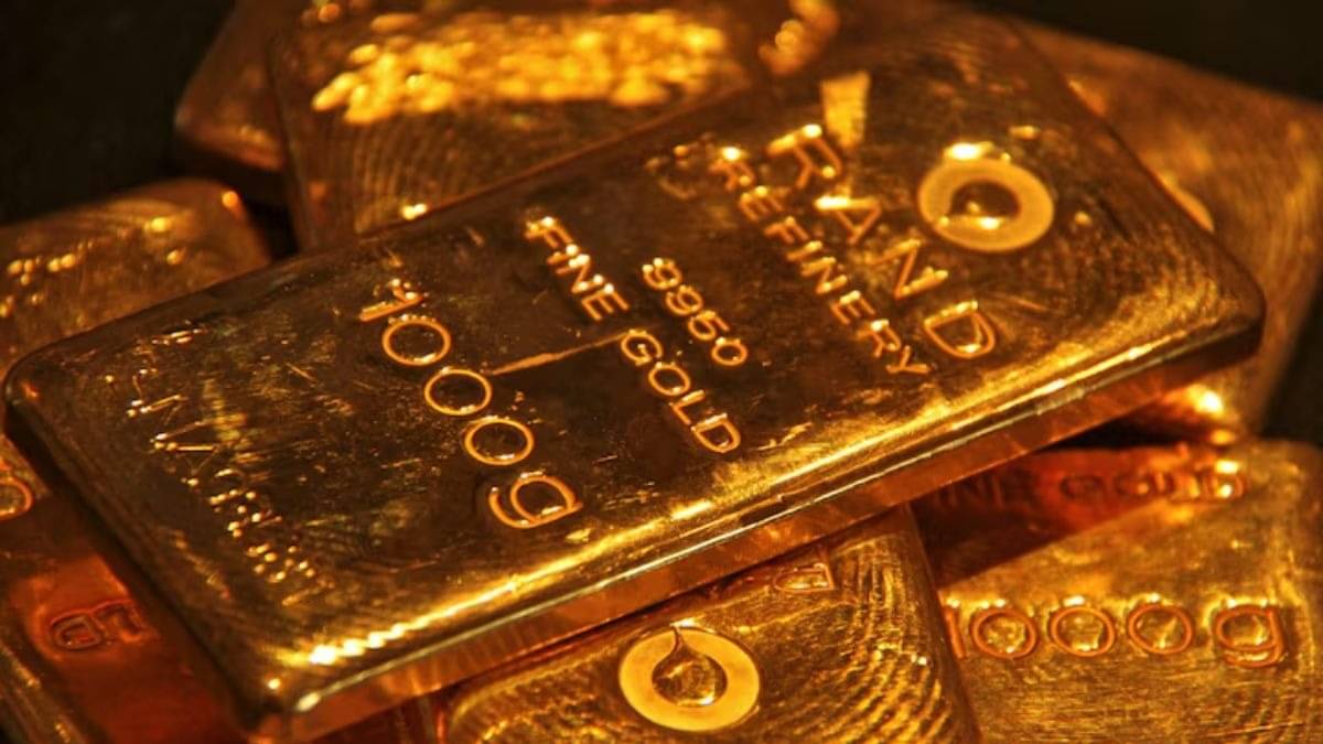 Gold Dips As Dollar Firms On Reduced Rate-Cut Prospects