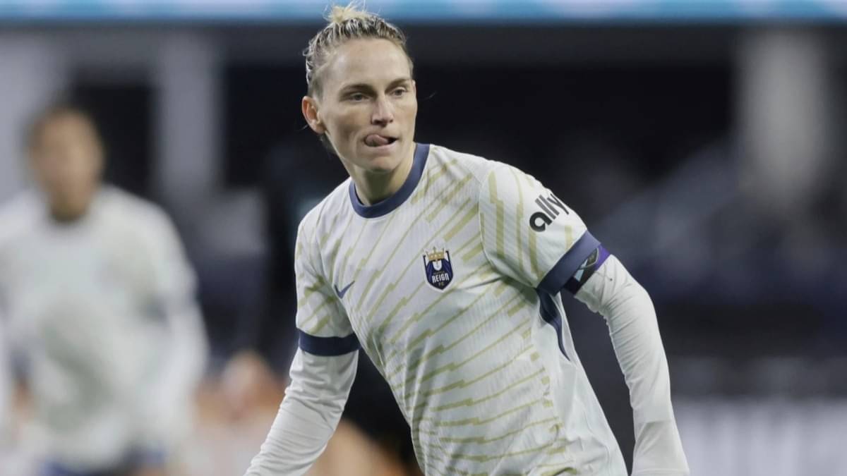 Jess Fishlock Returns For Another Year With The Seattle Reign