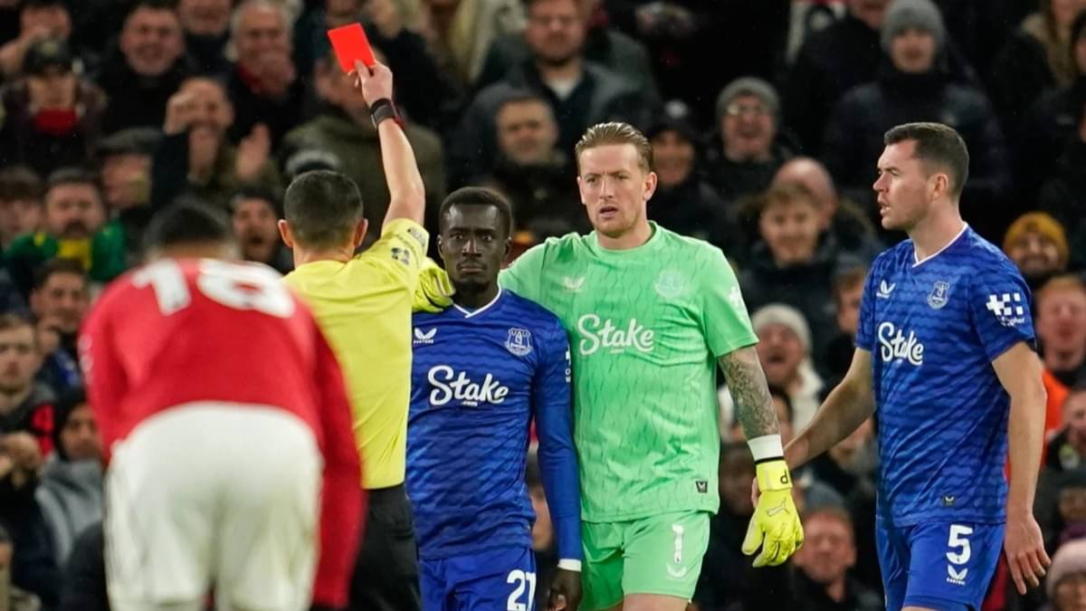 Ten-Man Everton Beat Man United 1-0 Despite Gueye’s Red Card For Striking Teammate