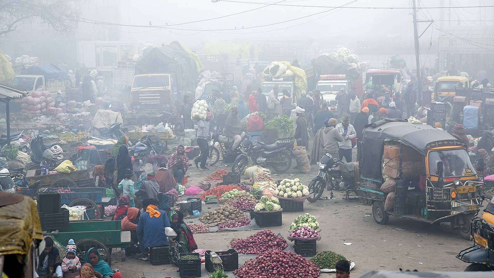 Retail Inflation Likely To Stay Negative Excluding Gold; RBI Faces Policy Dilemma: Report