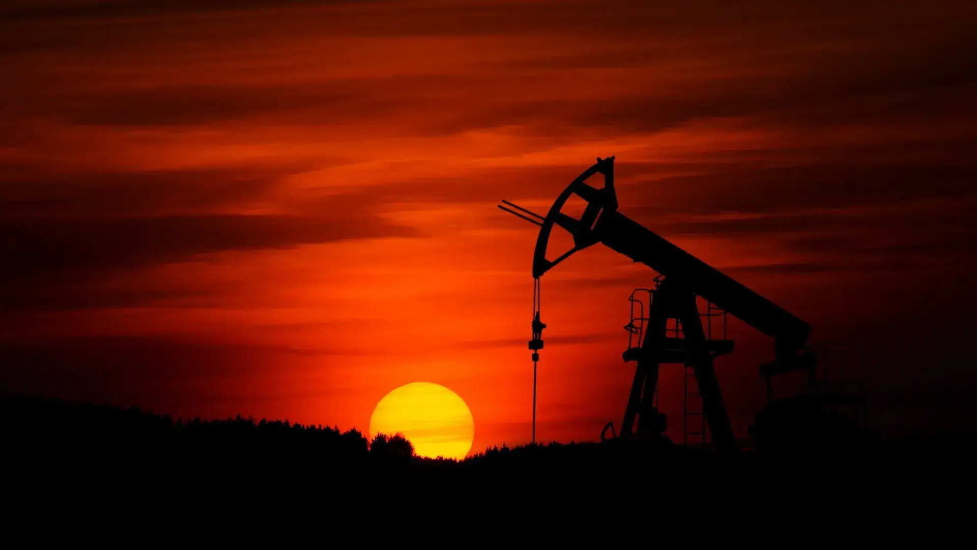 Oil Stabilises After Ukraine Peace Talks Push Prices to One-Month Lows