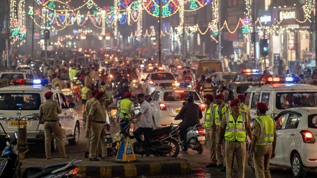 Delhi Imposes Strict Traffic Restrictions On New Year’s Eve 2026 From 7 PM: Check Alternative Routes