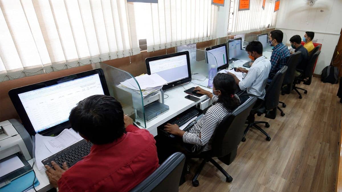 EMC 2.0 Boom: 1.8L Jobs, Rs 1.46L Cr Investment in 10 States’ Electronics Cluster