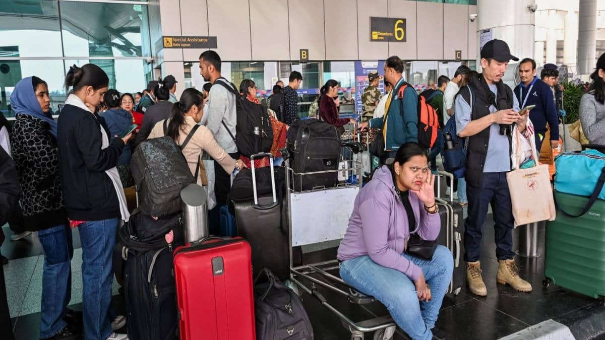 Flights Beat Cashback: Credit Card Rewards Shift to Travel Redemptions in 2025