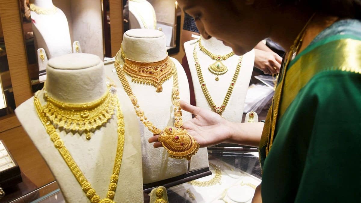 Gold Loans Boom 128% in India: RBI Data Reveals Rural Credit Shift