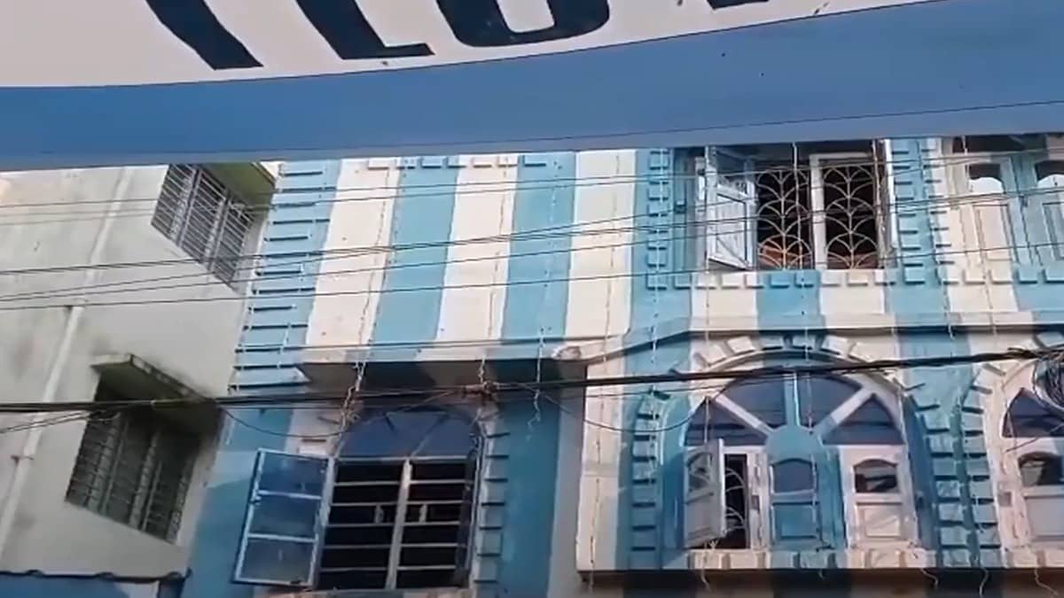 WATCH: Tea Stall Owner Paints House in Argentina’s Blue And White Colours As Token Of Affection For Lionel Messi, Video Goes Viral