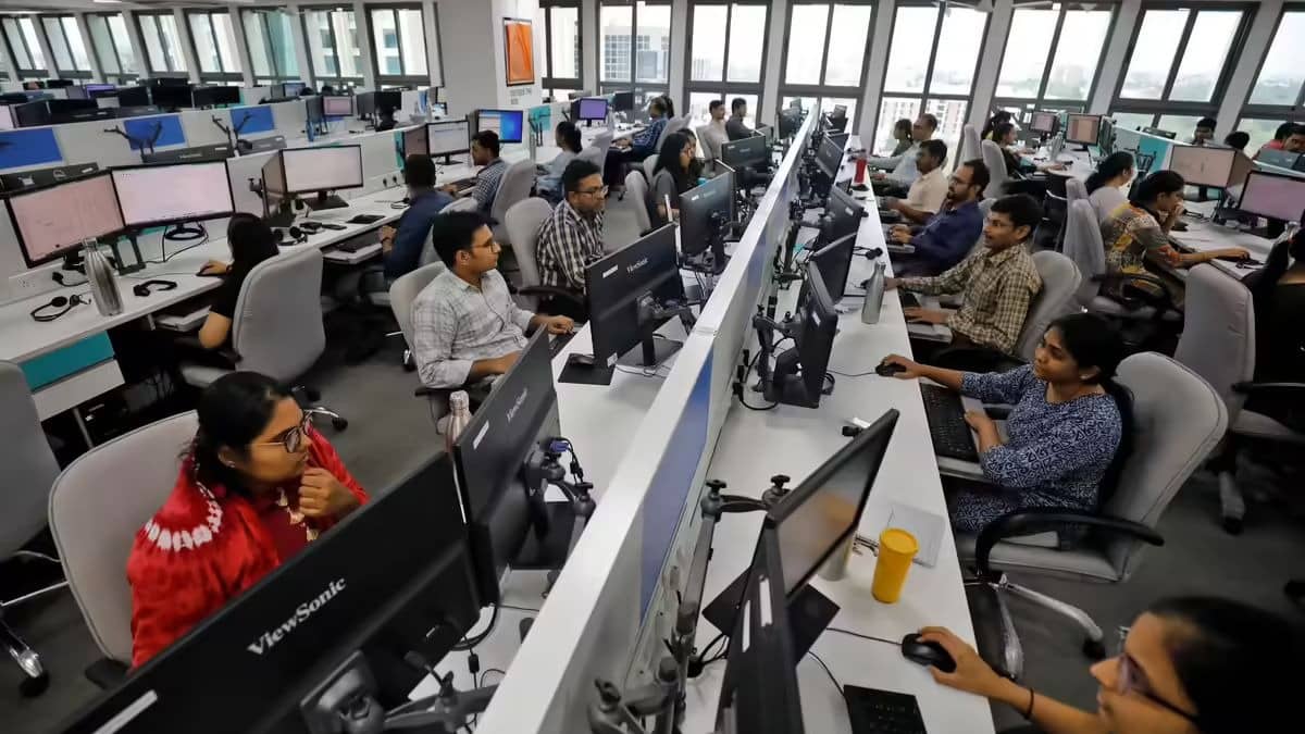 India’s Private Sector Hits 10-Month Low PMI at 58.9: Orders, Hiring Slow Amid Muted Inflation