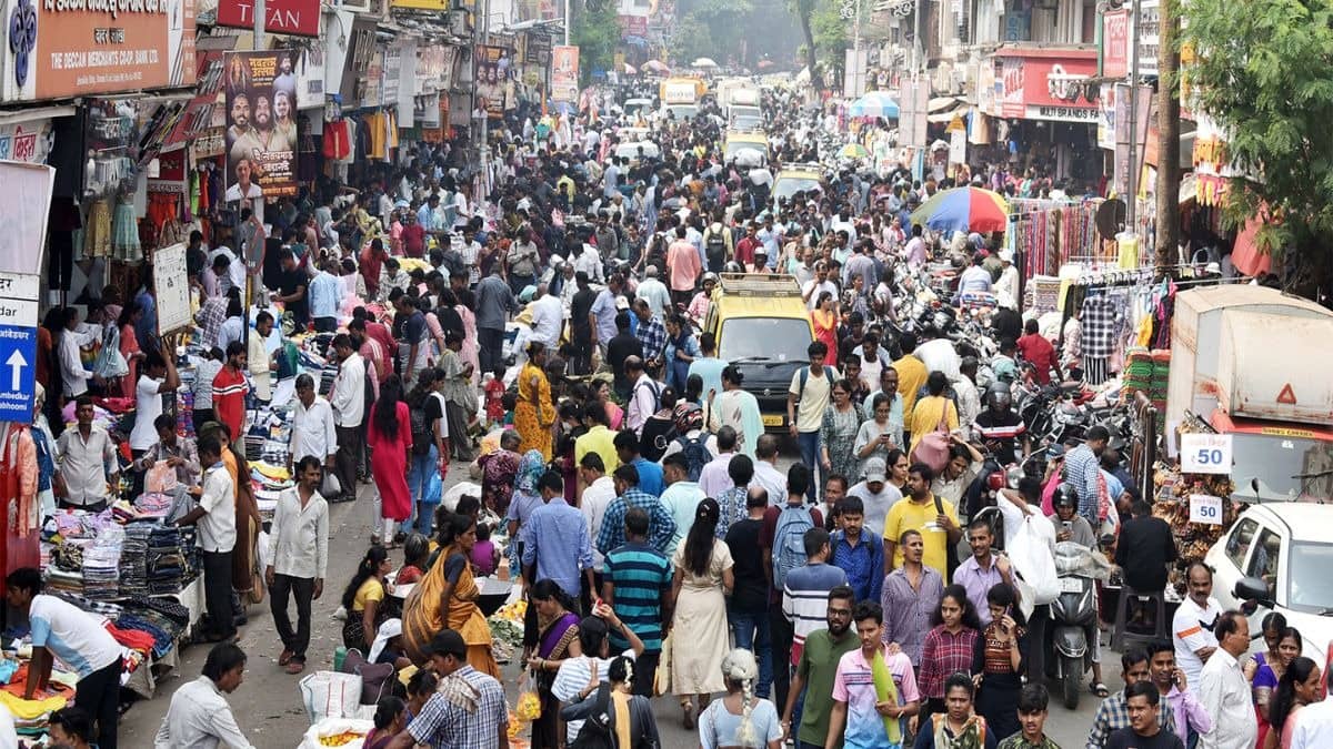 Axis Capital: India Eyes 7.5% Growth in FY27 on Monetary Easing, GST Reforms & Fiscal Tightening