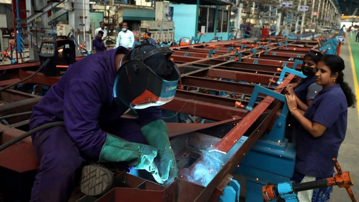 India’s $5T Manufacturing Gap: NITI Warns – AI, Skilling Key to Viksit Bharat 2047