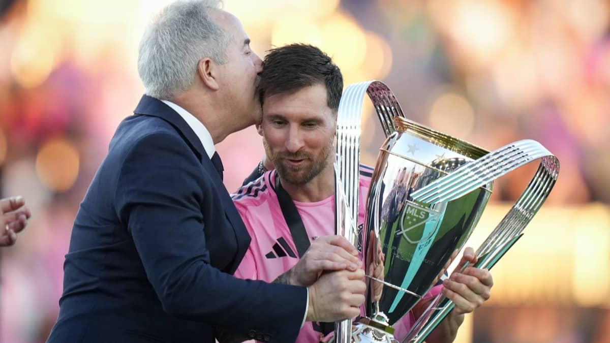 ’10 Lakh Mai To…’: Lionel Messi’s Selfie Cost In Hyderabad Leg Leave Fans Fuming