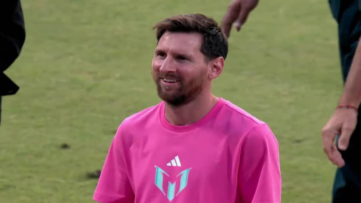 WATCH| Lionel Messi Promises To Return While Addressing Delhi Fans During His GOAT Tour India