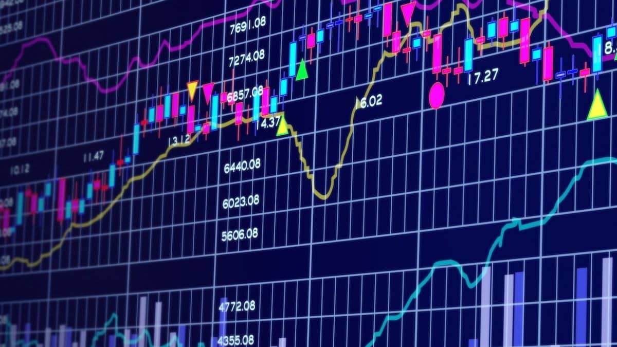 After Infosys Fresher Salary Hike Move, Tech Stocks Plummet 4%; Key Details