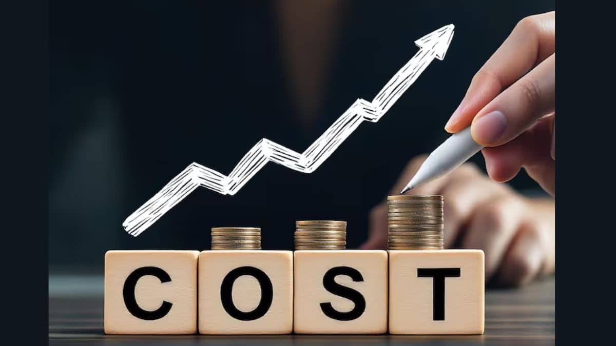 Rupee Downslide Widens: Why Hedging Costs Are Soaring Near 90 Mark