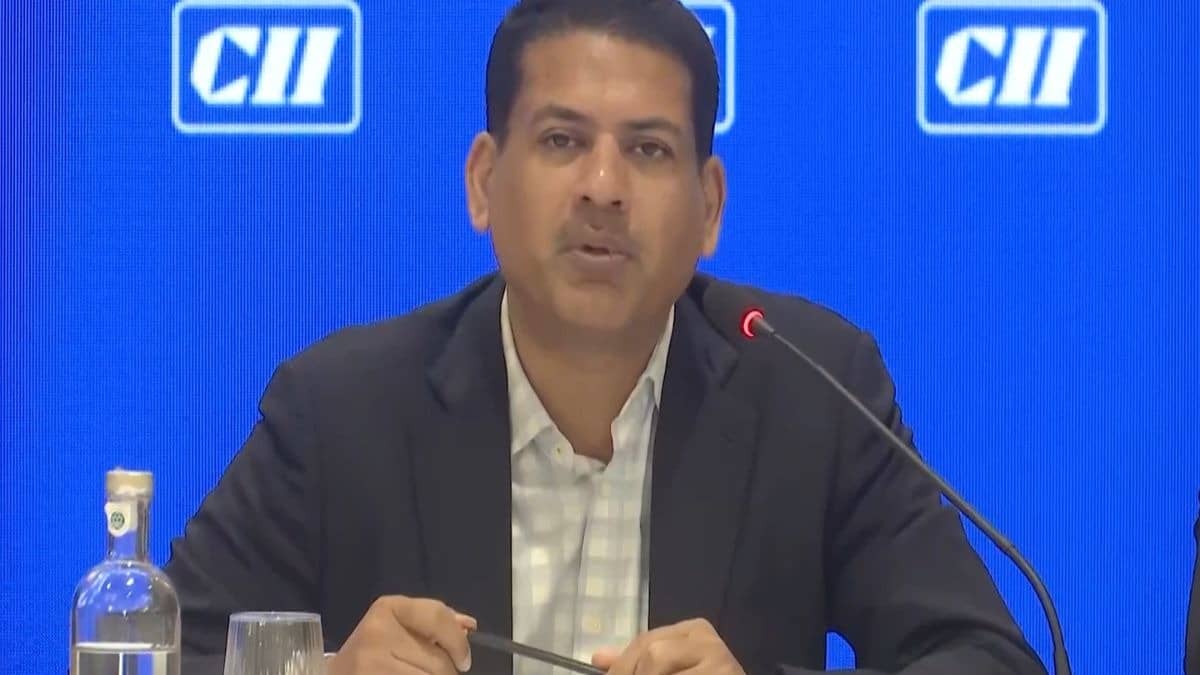 MNRE Unveils Rs 7,000Cr Floating Solar + Battery Scheme on 300GW Reservoirs – C&I RE to Hit 60-80GW by 2030