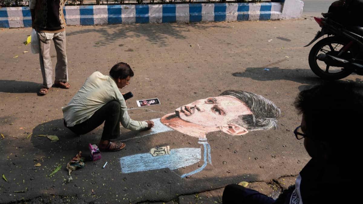Lionel Messi Mania Takes Over Streets Of Kolkata, Artist Draws World Cup Winner’s Portrait Ahead Of His India Arrival