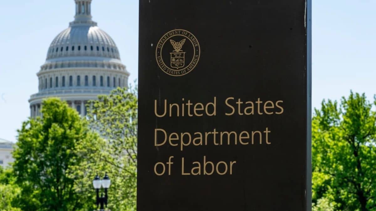 Employers Likely Added 40,000 Jobs In November As Fed Government Releases Report Delayed by Shutdown