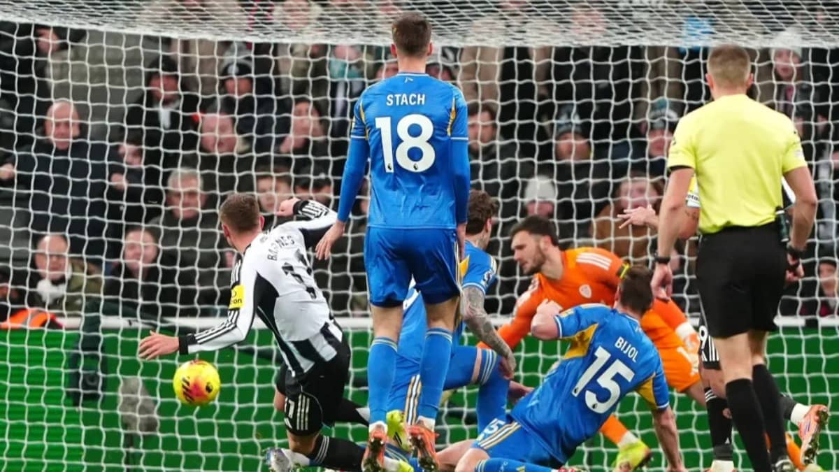 Schär Carried Off With Serious-Looking Ankle Injury For Newcastle In Premier League