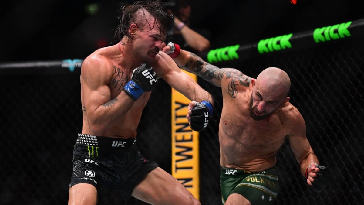 Alexander Volkanovski Dominates Diego Lopes to Secure Unanimous Victory at UFC 325 in Australia