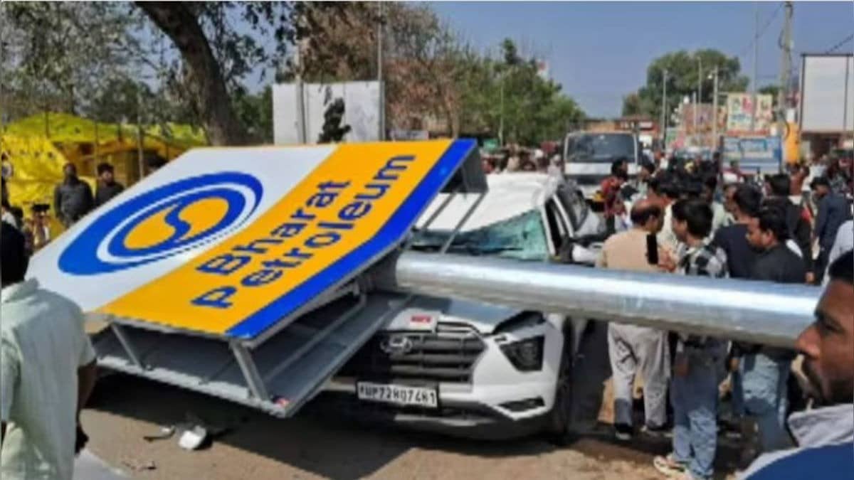 CCTV Captures Tragic Accident In UP: Samajwadi Party Leader Crushed To Death As High-Mast Light Pole Collapses On Moving Car