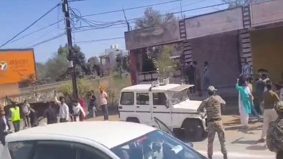 Major Security Breach as Congress Workers Confront CM Mohan Yadav’s Car with Black Flags
