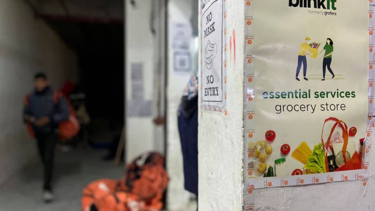 Blinkit Booked After Police Find Button Knives Sold via App, Used in Murders