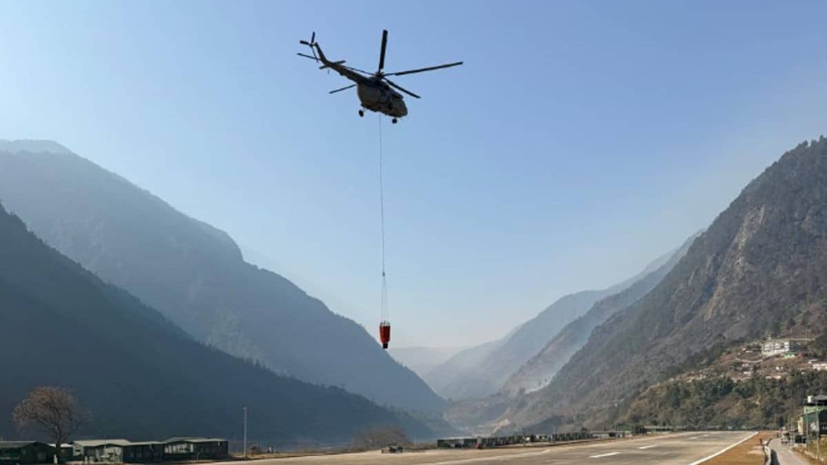 IAF Helicopters Drop 1.39 Lakh Litres of Water to Douse AP’s Walong Blaze, Continue High-Risk Firefighting in Nagaland’s Dzukou Valley