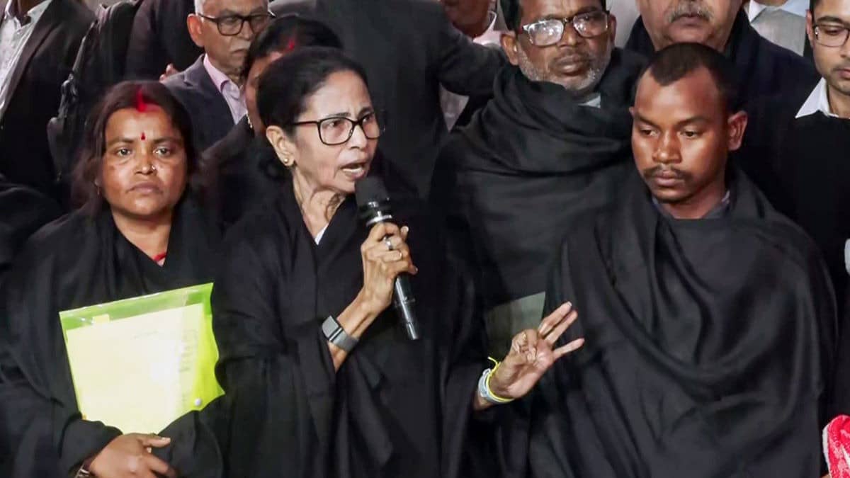 ‘Unparliamentary, Undemocratic’: Mamata Meets Chief Election Commissioner Over SIR, Holds ‘Black Shawl’ Protest In Delhi