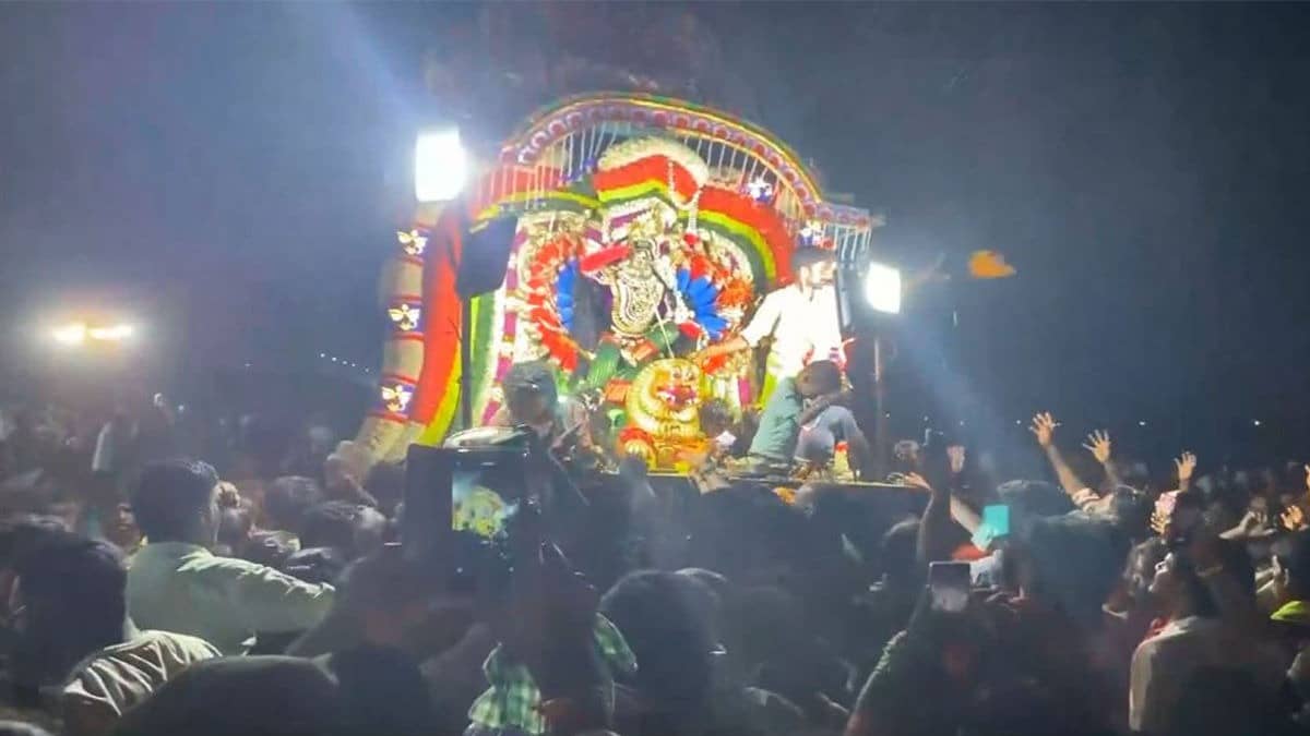 Seven Injured as Oversized Temple Chariot Topples During Mayana Kollai Festival in Vellore