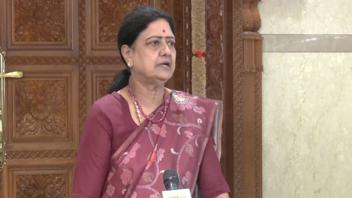 Tamil Nadu: Expelled AIADMK Leader Sasikala Hints At New Party Announcement Ahead of Ex-CM Jayalalithaa’s Birthday