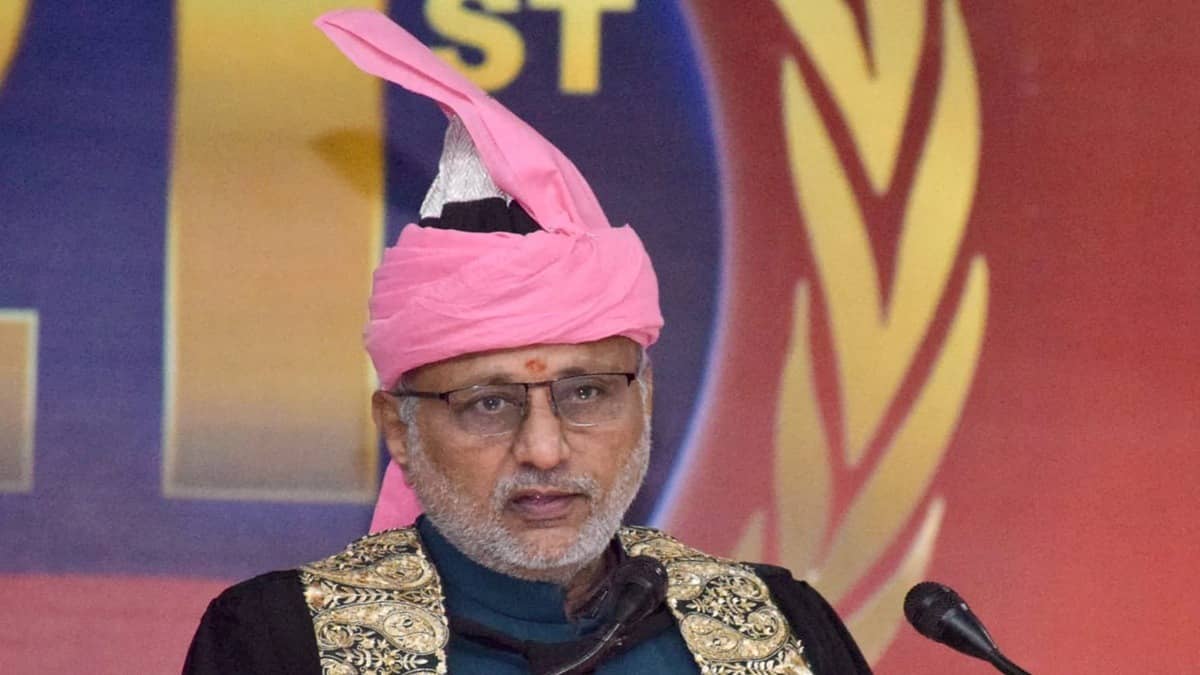 VP Radhakrishnan Urges Graduates to Reject Colonial Mindset, Embrace Innovation