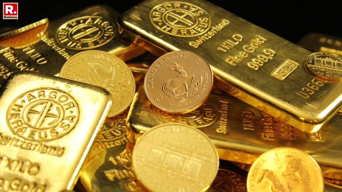 Gold Set for Steepest Monthly Drop in 17 Years as Investors Flock to the ‘King Dollar’