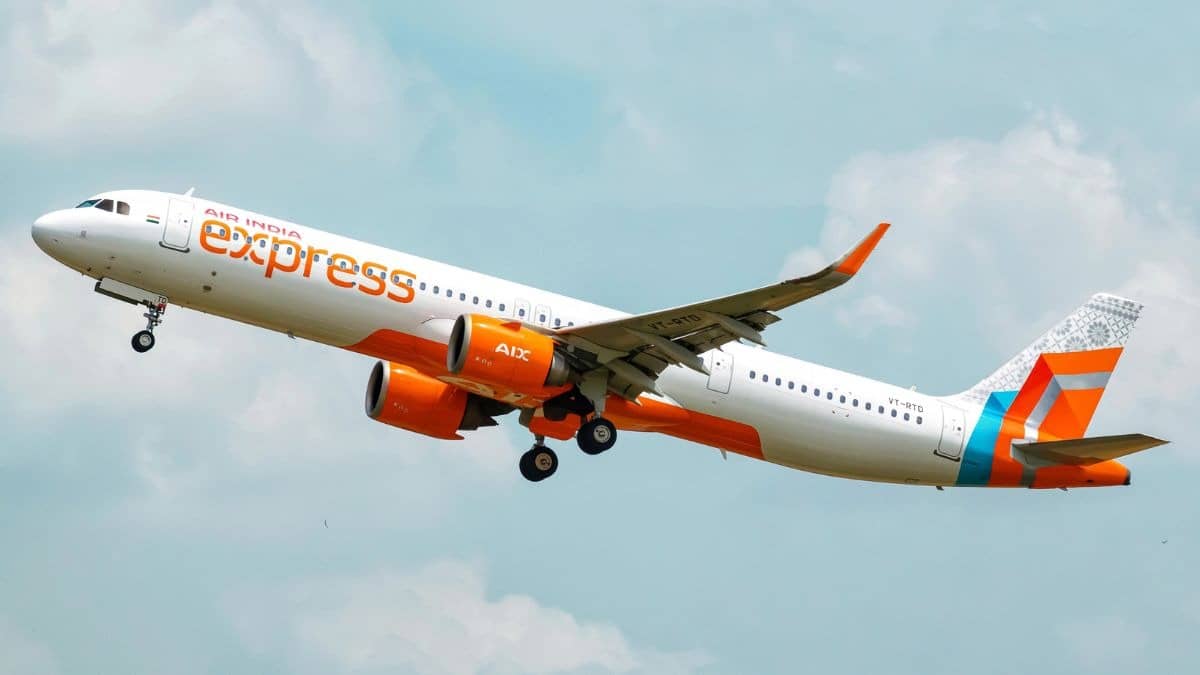 Bagdogra-Delhi Air India Express Flight Makes Emergency Landing in Lucknow After Mid-Air Smoke Alert