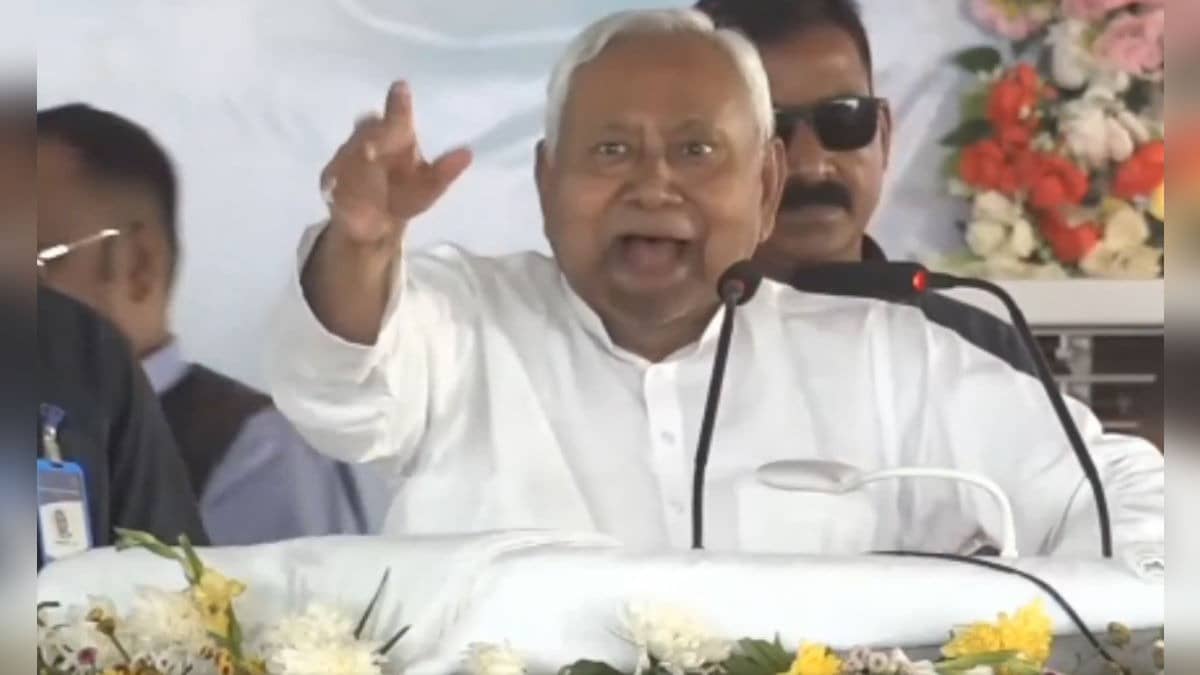 ‘Bhaag Rahi Hai!’: Bihar CM Nitish Kumar Calls Out Women For Leaving Venue During His Speech