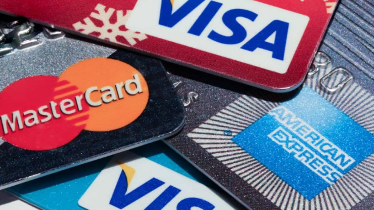 Indian Credit Card Spends Hit 6% Low While Overall Bank Lending Races at 14%