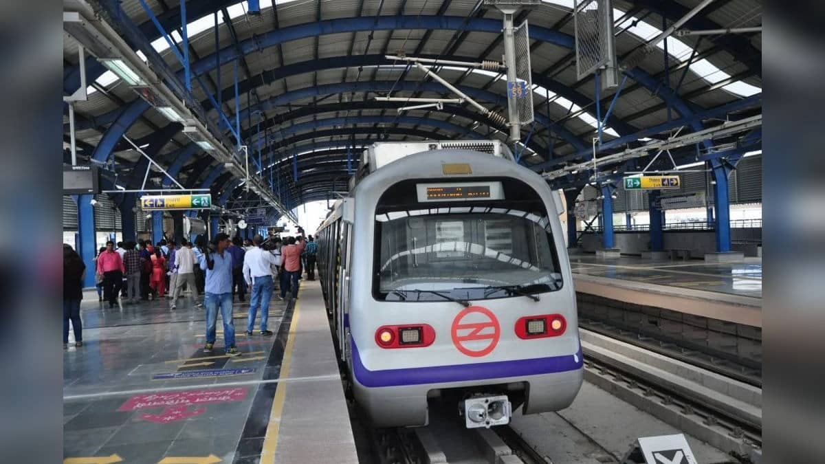 Delhi Metro Alert: Yellow Line Services Delayed Due to Passenger on Track at Vishwavidyalaya