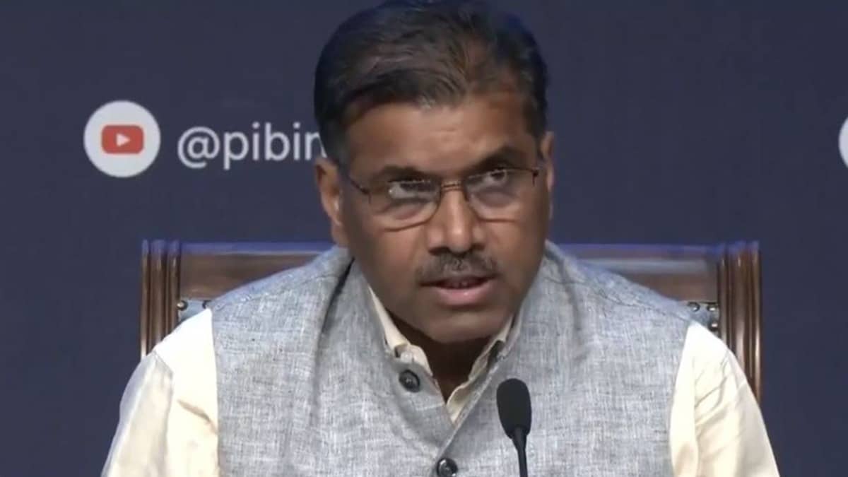 ‘In Continuous Contact With 23,000 Indian Seafarers In the Gulf’: Special Secy, Ministry of Shipping