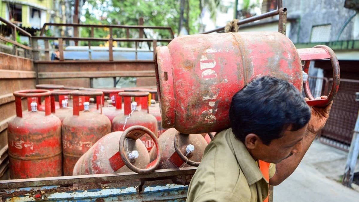 ‘Households Doubly Exposed’: Economist Shamika Ravi Raises Alarm Over LPG Supply Concerns