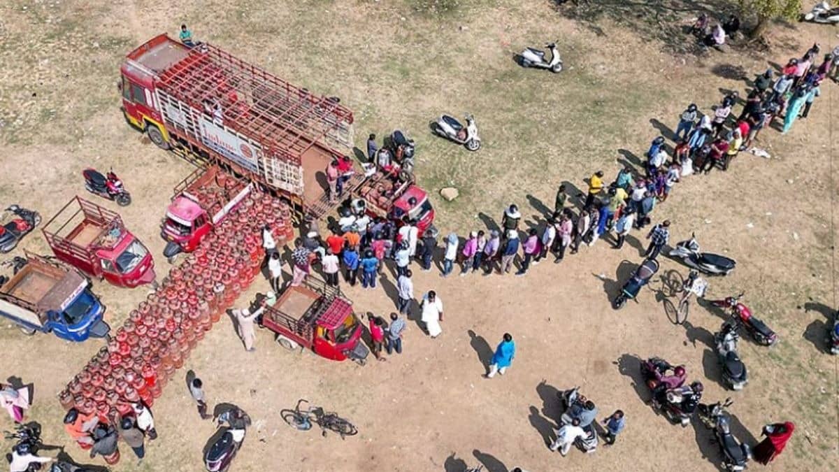 Massive LPG Leak On National Highway Near Hubballi Triggers Safety Alert Amid Regional Shortage