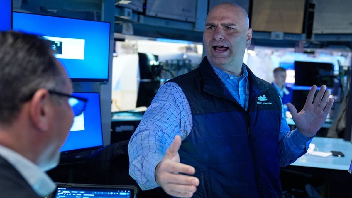 Oil Prices Climb 3% On Iran War, But US Stocks Hold Ground