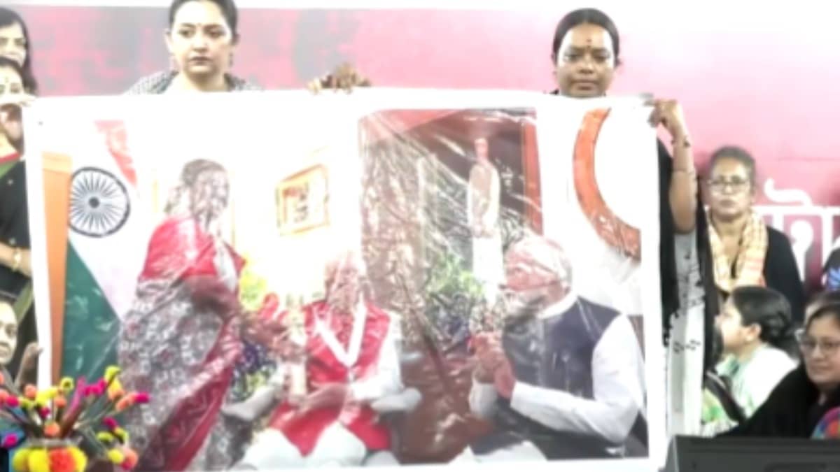 Look Who’s Sitting? Mamata Uses 2024 Photo To Hit Back At BJP Amid President Murmu’s Bengal Visit Row