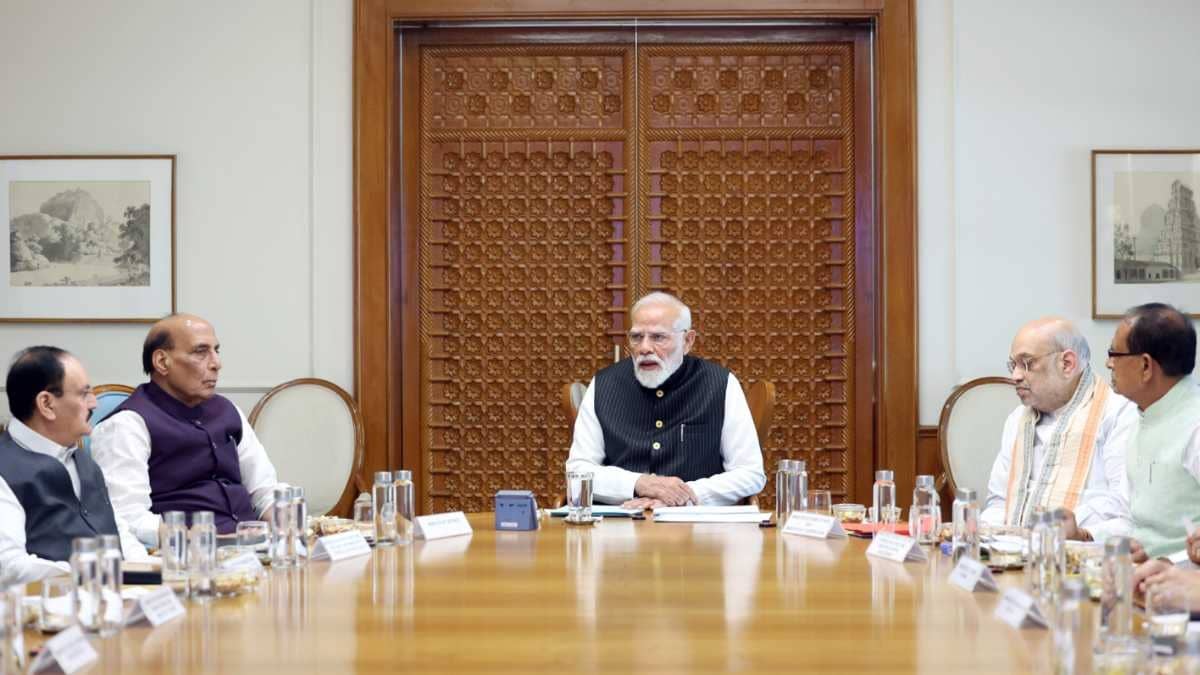 PM Modi Asks Ministers to Ensure Uninterrupted Supply of Fuel, Gas, Fertilizers in High-Level Cabinet Meeting