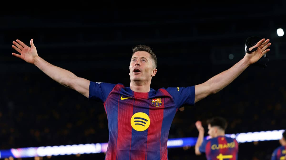 Seasoned Strikers Robert Lewandowski & Edin Džeko Chase Spots Among the World Cup’s Aging Greats