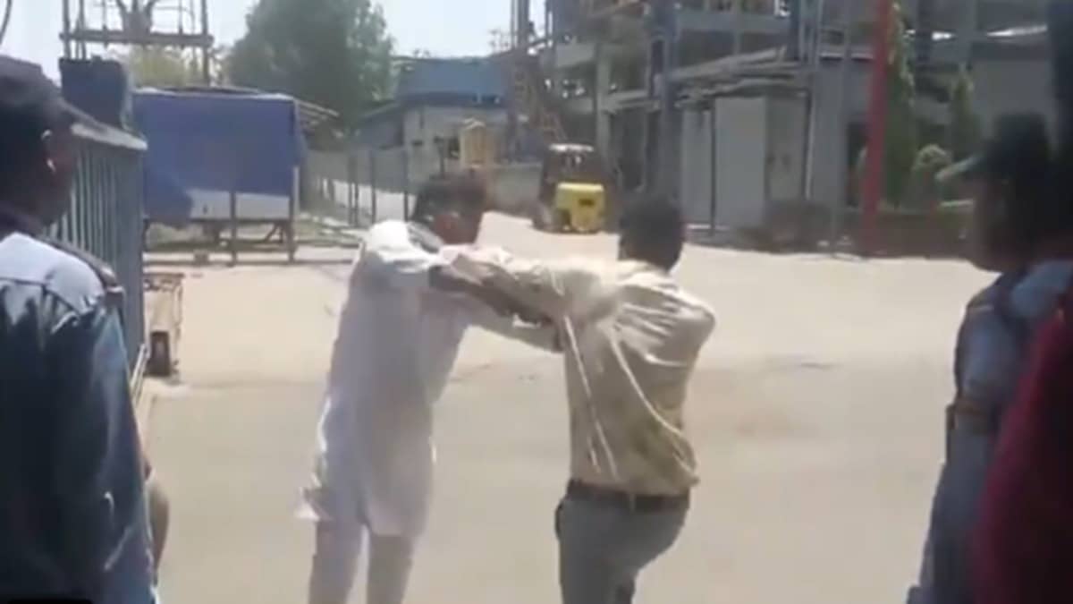 Bharuch Slapgate: Gujarat AAP MLA Chaitar Vasava Slaps Victim’s Kin, Gets Stronger Slap In Return Outside Factory Tragedy Site | VIDEO