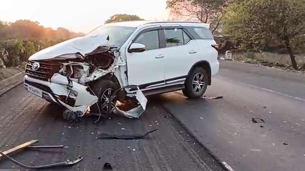 New Delhi: Speeding Car Hits Autorickshaw Near Asita Park; Leaves Driver and Two Children Injured
