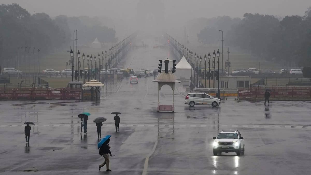 Delhi-NCR Wakes Up to Early Morning Rain and Thunderstorms, Gusty Winds Break Intense Heatwave