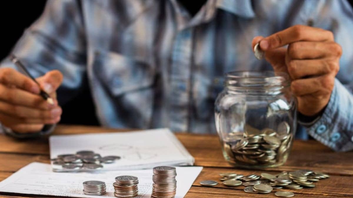 RBI Policy: Is This Your Last Chance for 8% FD Returns? Why Banks May Slash Rates Soon